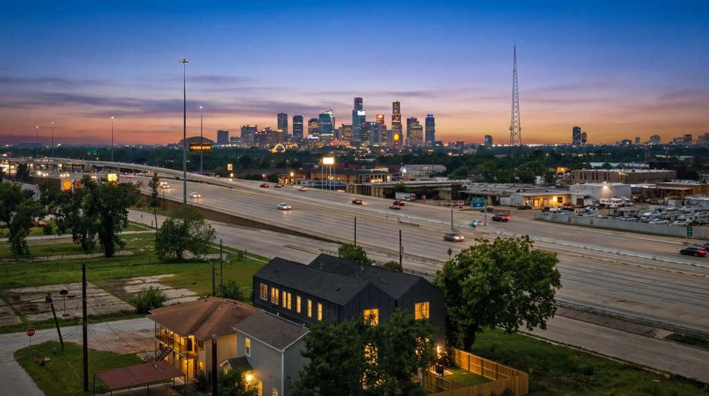 Photo of 2915 Crane Street #B, Houston, TX 77026 (MLS # 74589105)