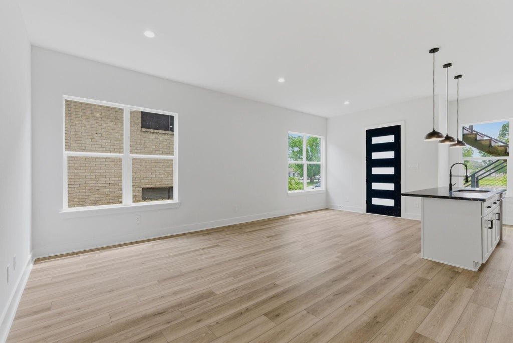 Photo of 2915 Crane Street #B, Houston, TX 77026 (MLS # 74589105)