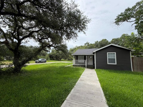 Homes For Sale - 104 Mesquite Street<br/> Wharton County, Louise, TX 77455