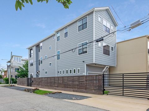 Photo of 2301 Arabelle Street, Houston, TX 77007 (MLS # 33846503)