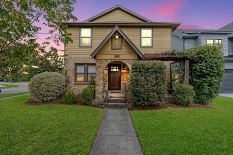 Photo of 701 E 17th Street, Houston, TX 77008 (MLS # 78774927)