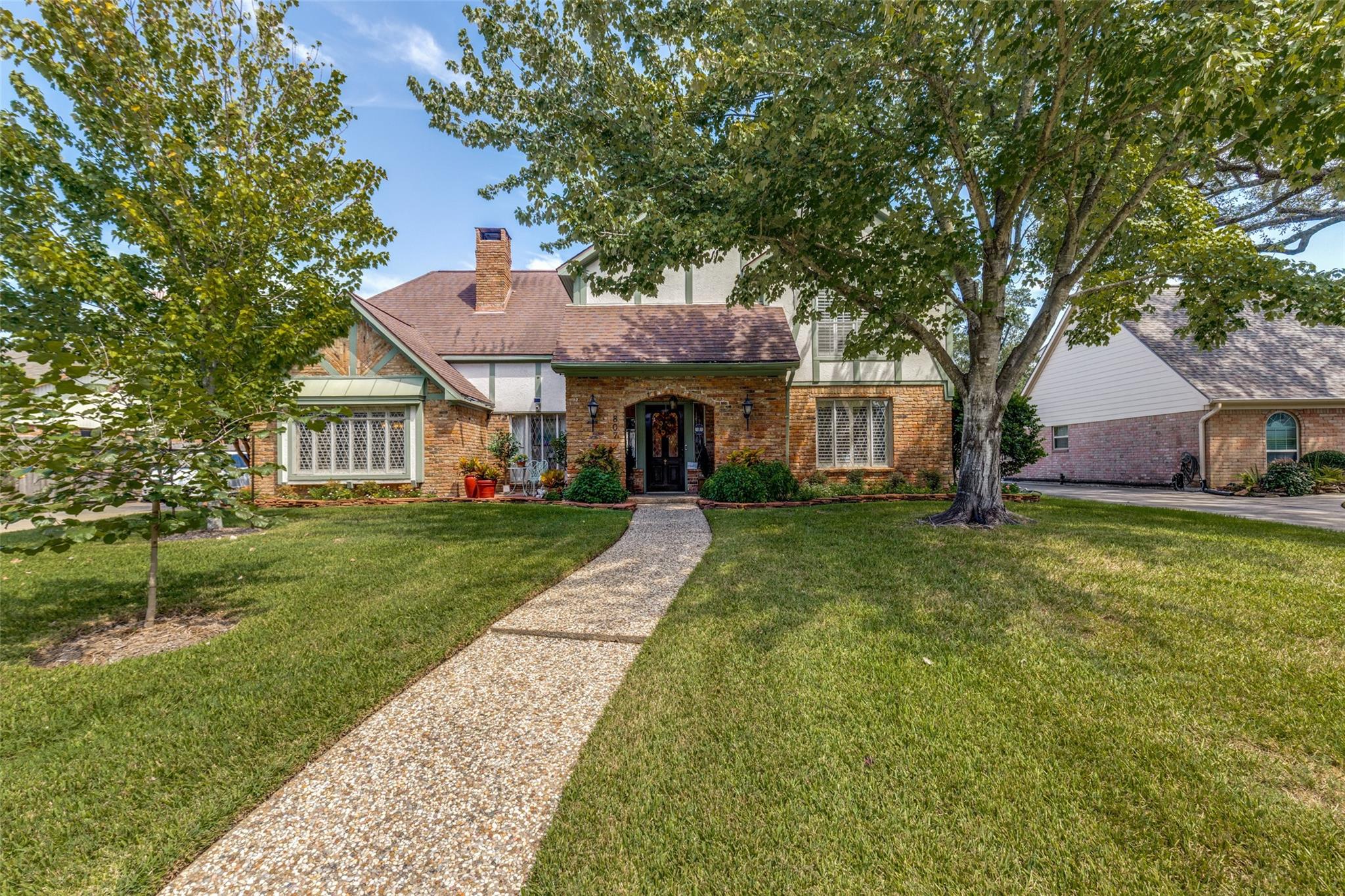 807 Longview Drive