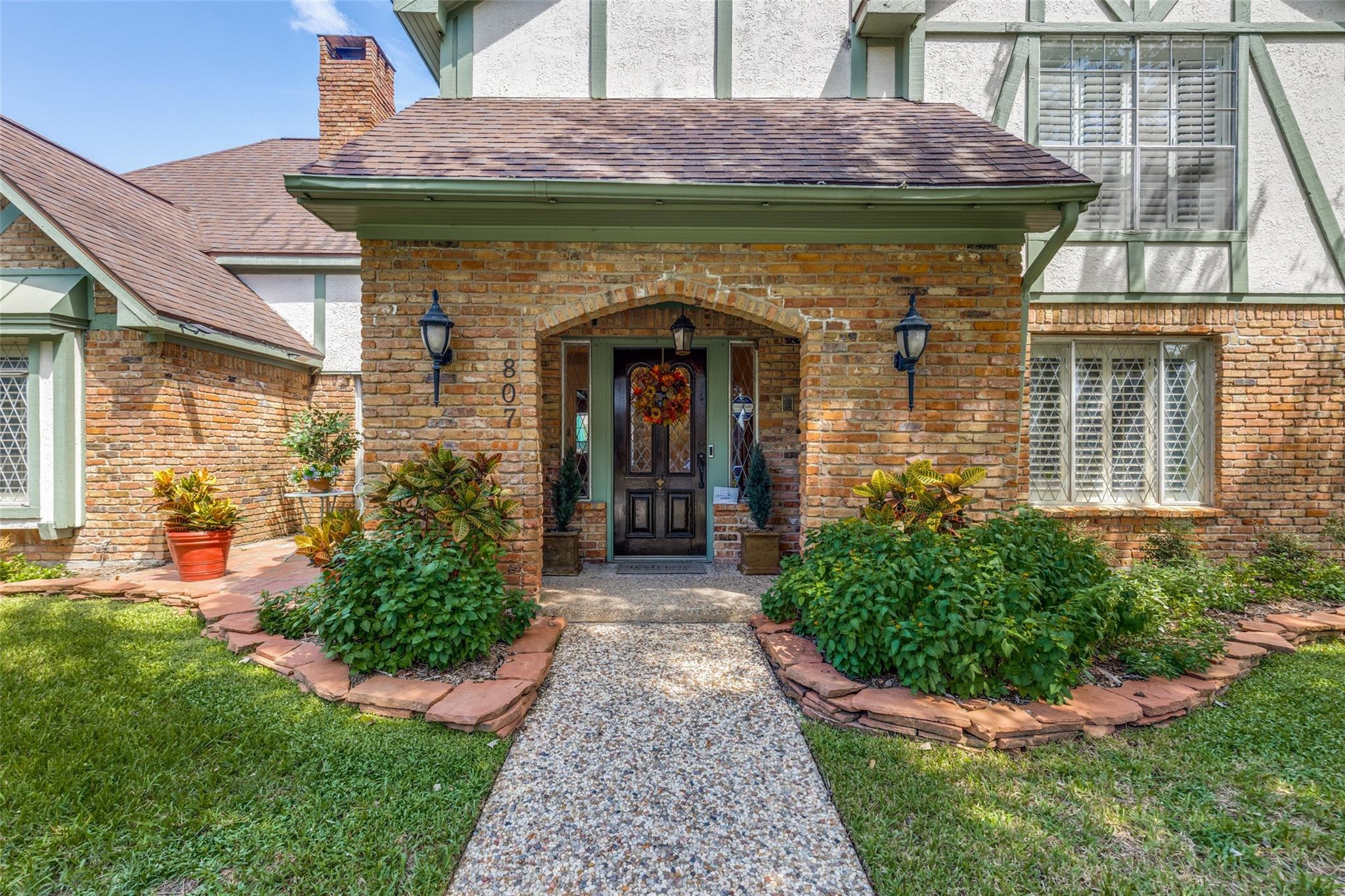 807 Longview Drive