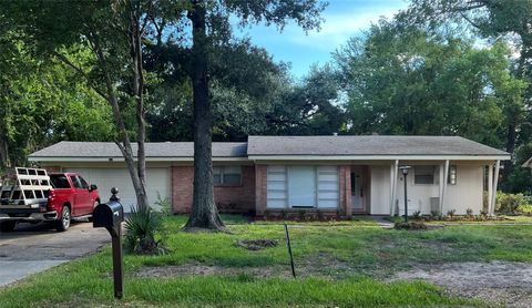 Photo of 405 Azalea Drive, Baytown, TX 77520 (MLS # 98016131)