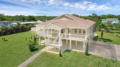 Photo of 1004 8th Street, Dickinson, TX 77539 (MLS # 48999446)