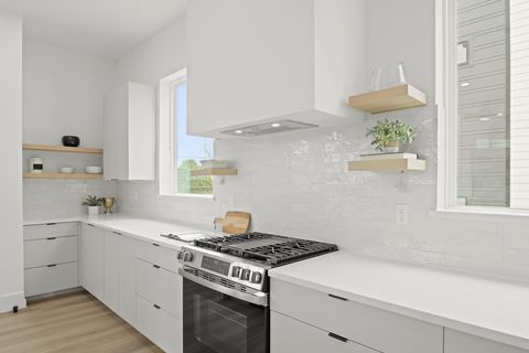 Tiny photo for 331 N Nagle Street, Houston, TX 77003 (MLS # 79386793)