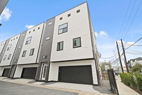 Tiny photo for 331 N Nagle Street, Houston, TX 77003 (MLS # 79386793)