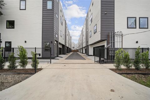 Tiny photo for 331 N Nagle Street, Houston, TX 77003 (MLS # 79386793)