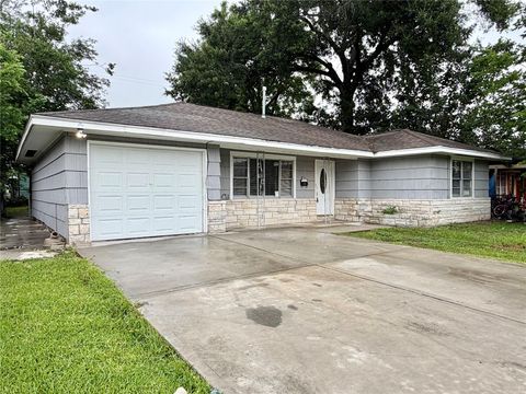 Photo of 702 Loper Street, Houston, TX 77017 (MLS # 73288571)