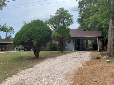 Photo of 1025 6th Street #A, Hempstead, TX 77445 (MLS # 88366378)