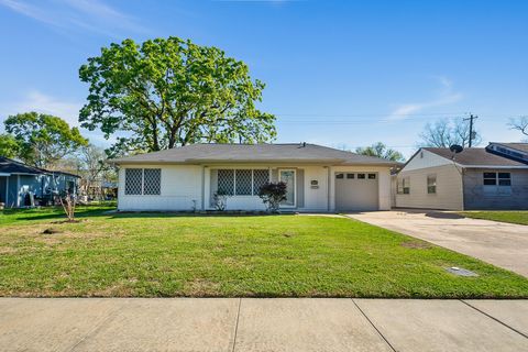 Photo of 1218 Gary Avenue, Pasadena, TX 77502 (MLS # 39625359)