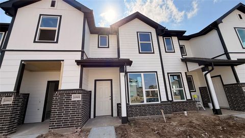 Townhouse For Sale - 11919 De Carvalho Lane<br/> Tomball, TX 77375