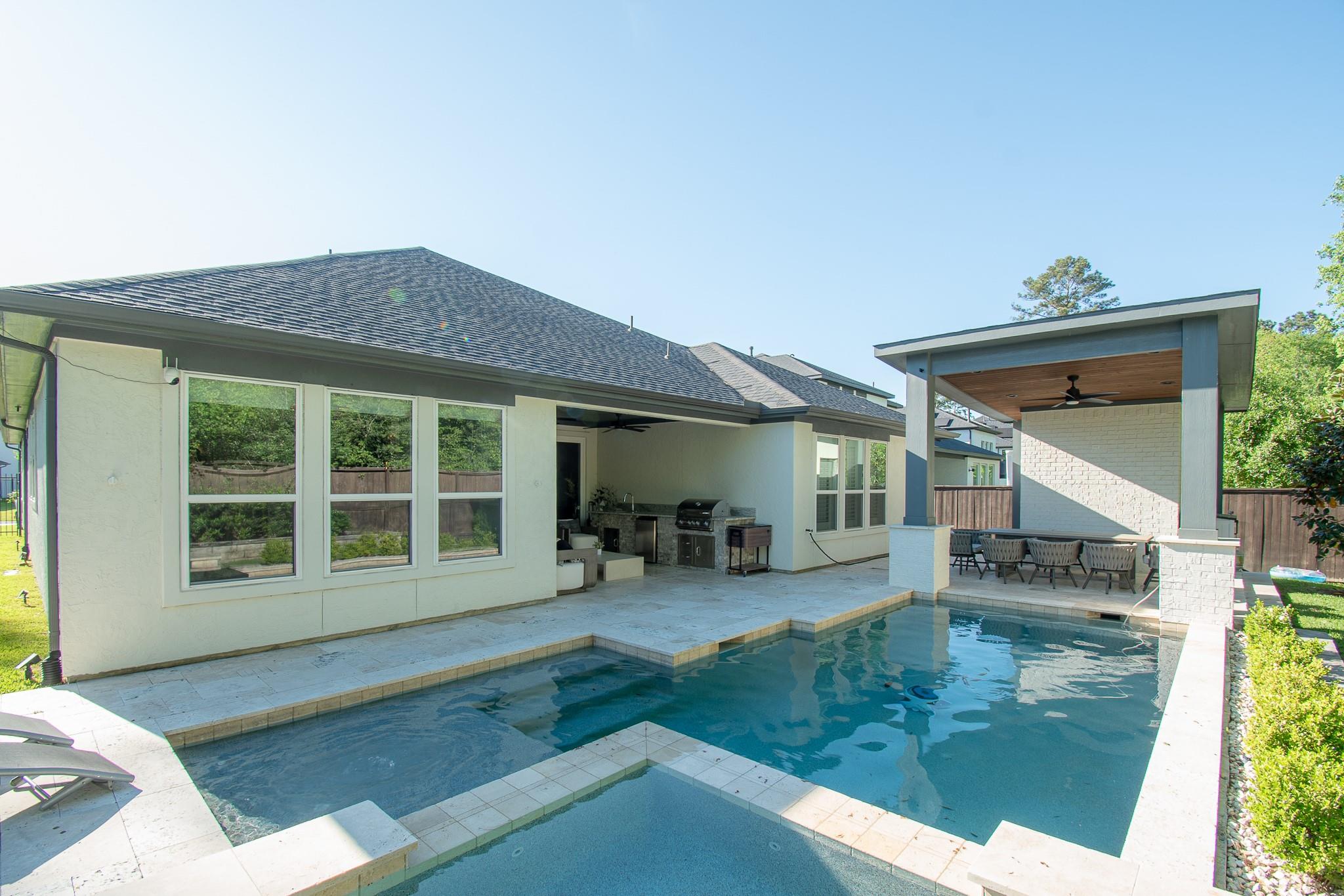 16 Mariposa Woods Dr