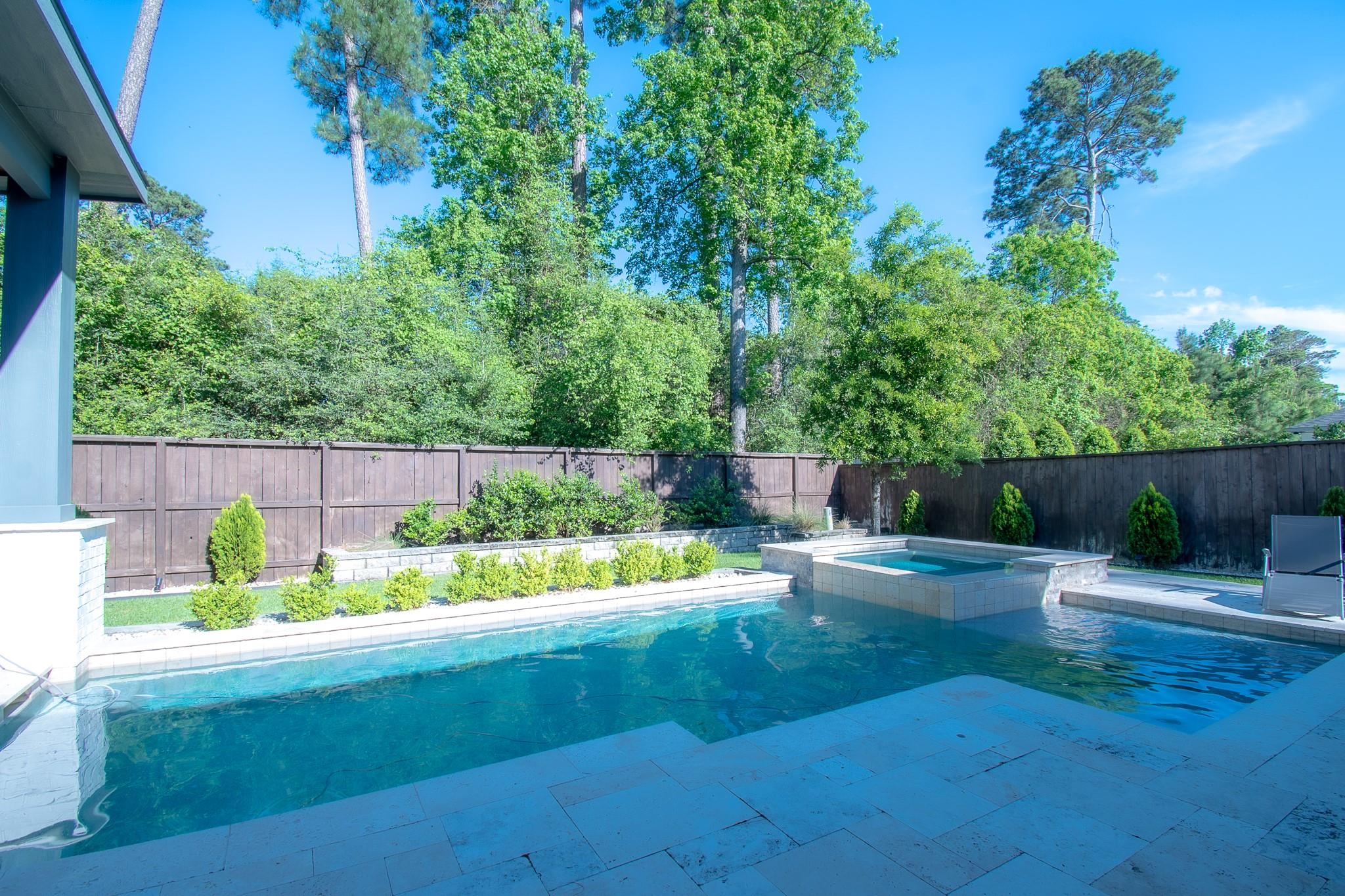 16 Mariposa Woods Dr