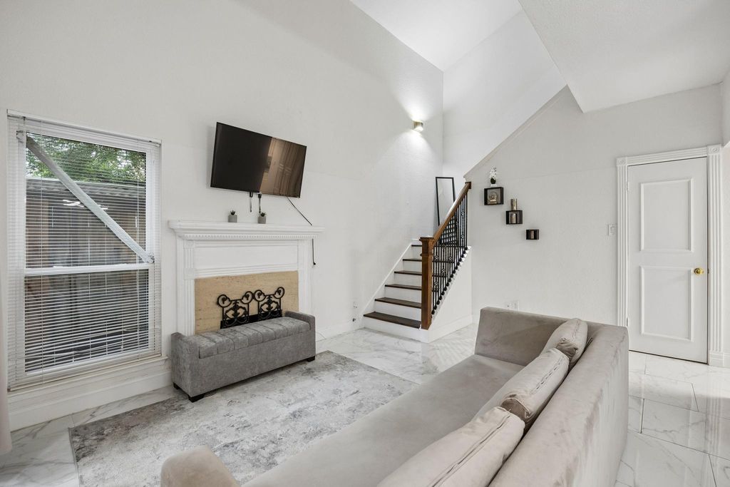 Photo of 2601 Augusta Drive #14, Houston, TX 77057 (MLS # 67437039)