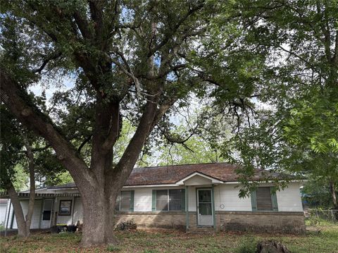 Photo of 216 Belmont Street, Tomball, TX 77375 (MLS # 86931541)
