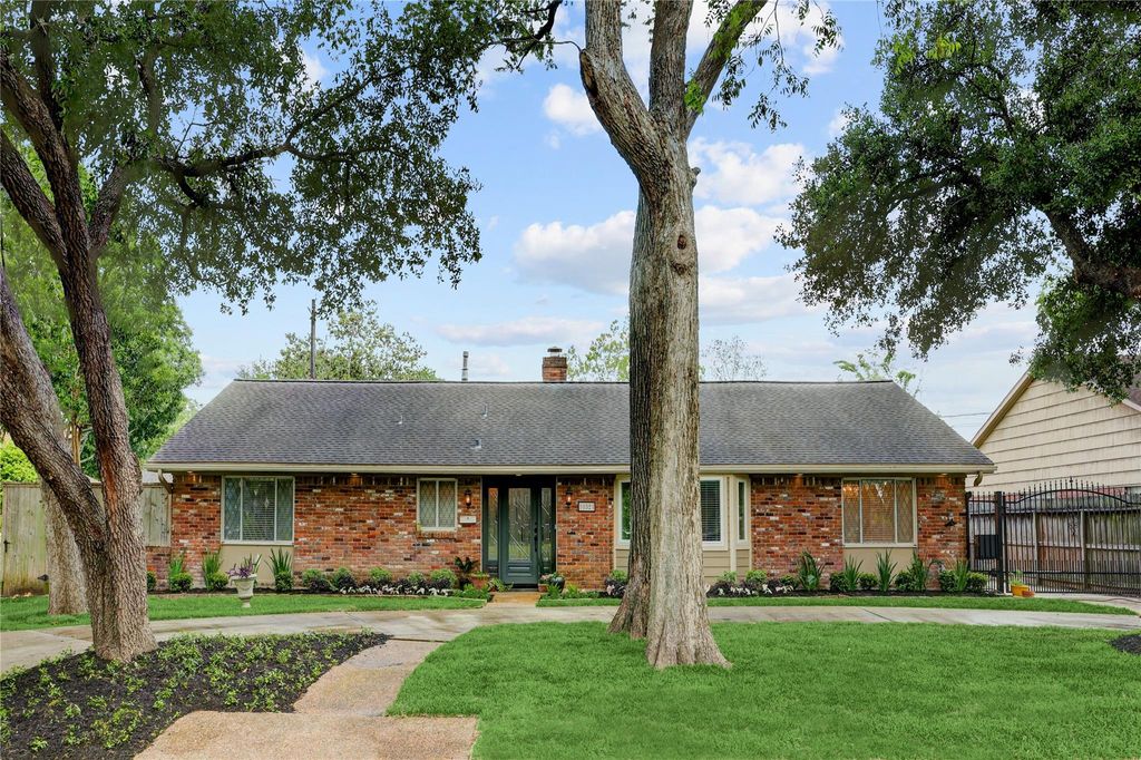 Photo of 10321 Willowgrove Drive, Houston, TX 77035 (MLS # 74479050)