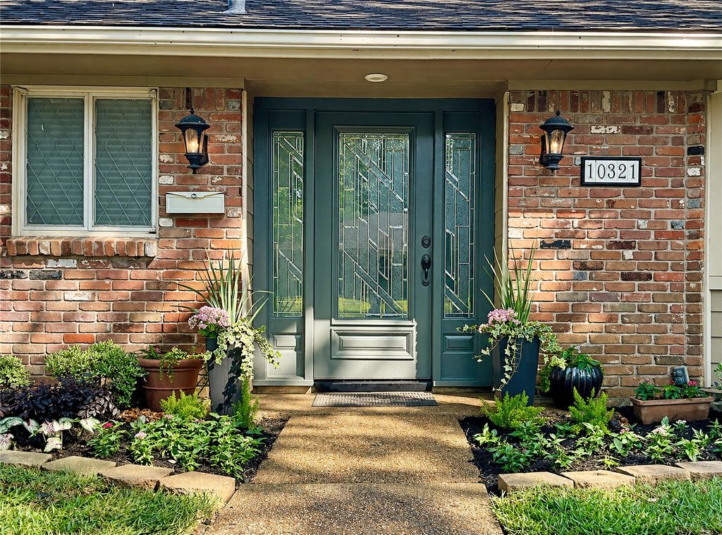 Photo of 10321 Willowgrove Drive, Houston, TX 77035 (MLS # 74479050)