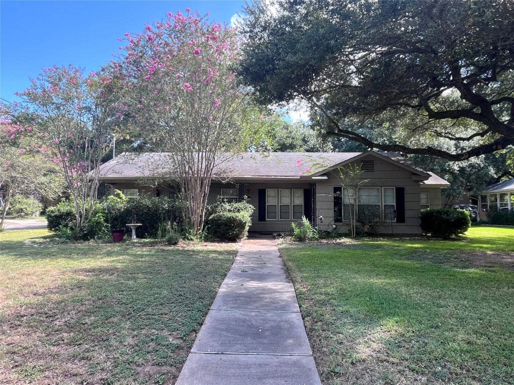 Photo of 120 W Stockbridge Street, Eagle Lake, TX 77434 (MLS # 30553789)