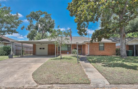Photo of 874 Judiway Street, Houston, TX 77018 (MLS # 10055555)