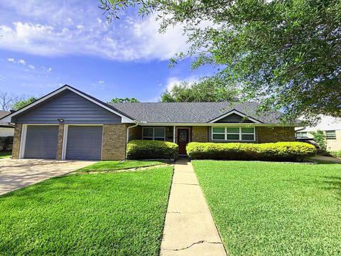 Photo of 158 Bluebonnet Street, Sugar Land, TX 77478 (MLS # 65454781)