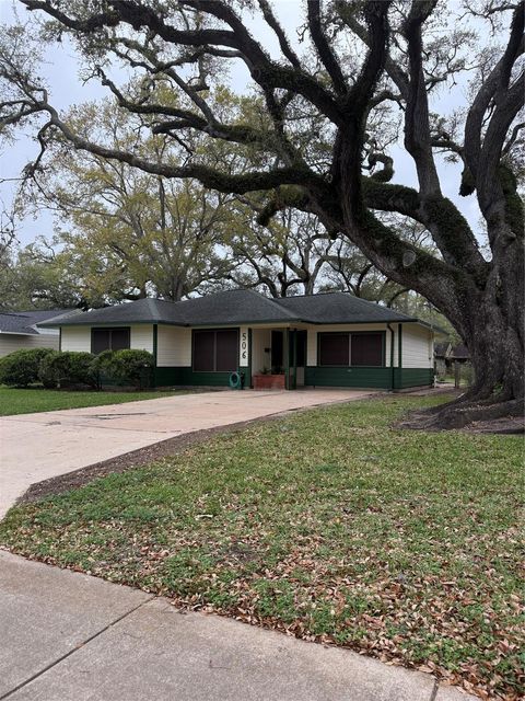 Photo of 506 Gardenia Street, Lake Jackson, TX 77566 (MLS # 75736232)