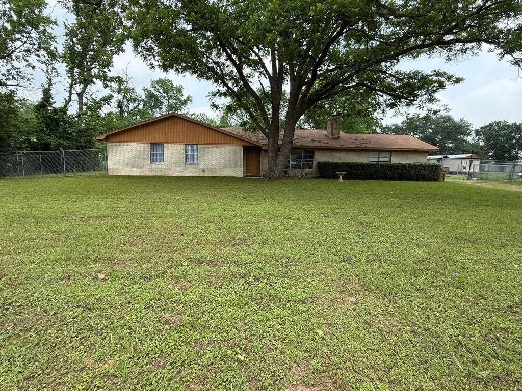 Photo of 204 N Us Highway 287, Elkhart, TX 75839 (MLS # 27554765)