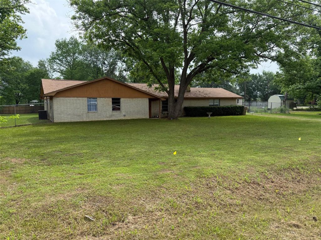 Photo of 204 N Us Highway 287, Elkhart, TX 75839 (MLS # 27554765)
