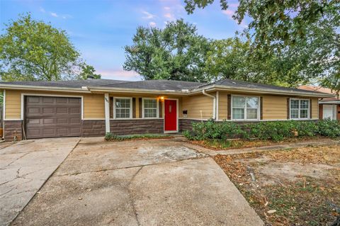Photo of 7942 Hammerly Boulevard, Houston, TX 77055 (MLS # 19281125)