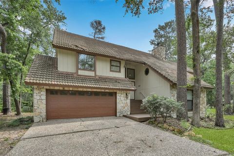 Photo of 2 Alladdin Lane, The Woodlands, TX 77380 (MLS # 85258542)