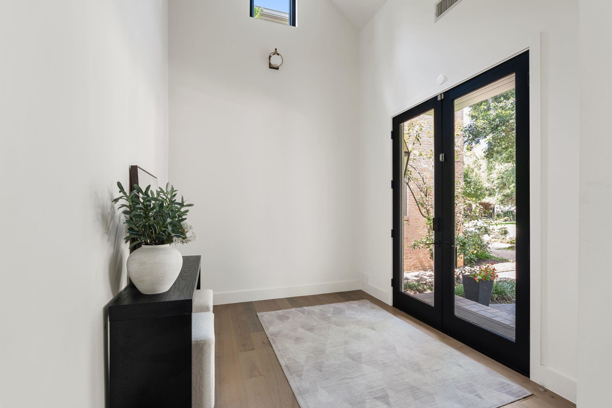6348 Vanderbilt Street