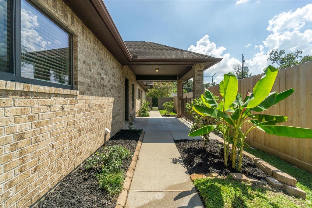 Photo of 308 Reppert Street, Bacliff, TX 77518 (MLS # 61379236)