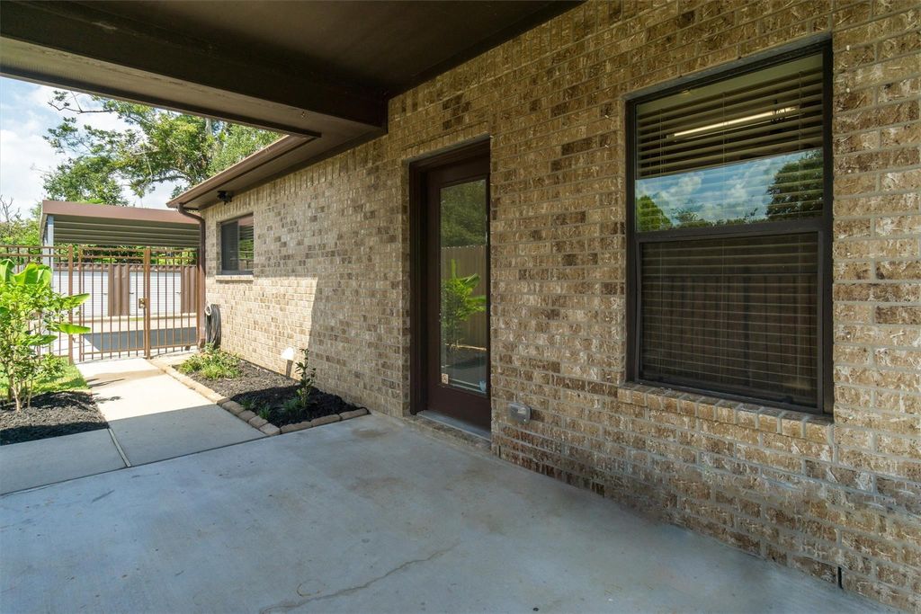 Photo of 308 Reppert Street, Bacliff, TX 77518 (MLS # 61379236)
