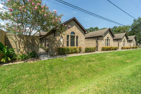 Photo of 308 Reppert Street, Bacliff, TX 77518 (MLS # 61379236)