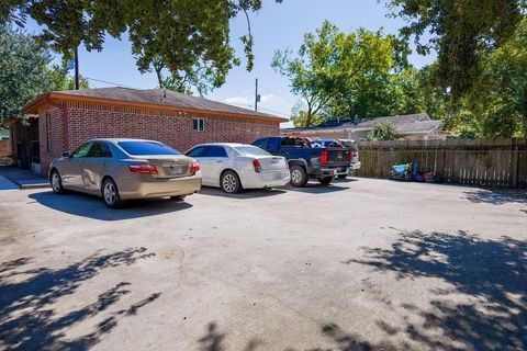 Photo of 6820 Petre Drive #B, Houston, TX 77076 (MLS # 28408783)