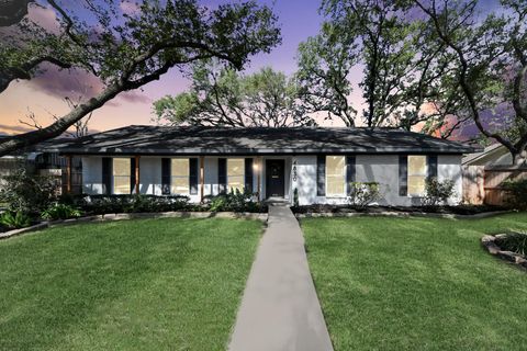 Photo of 4830 Omeara Drive, Houston, TX 77035 (MLS # 65888495)