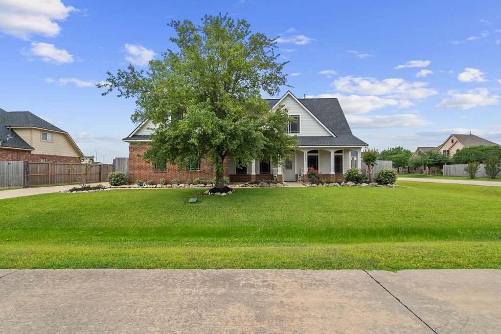 Photo of 14002 St Thomas Street, Mont Belvieu, TX 77523 (MLS # 90001535)
