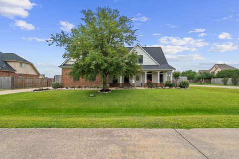 Photo of 14002 St Thomas Street, Mont Belvieu, TX 77523 (MLS # 90001535)