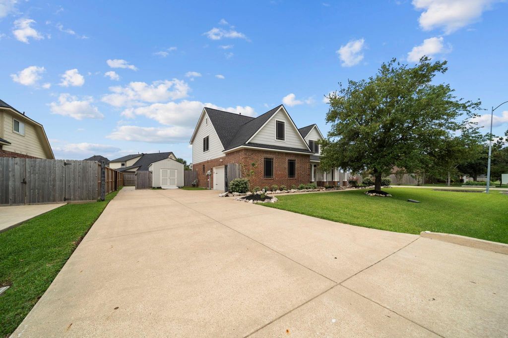 Photo of 14002 St Thomas Street, Mont Belvieu, TX 77523 (MLS # 90001535)