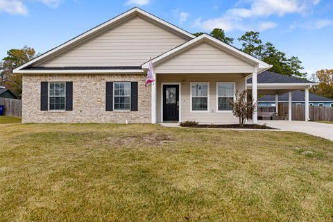 Photo of 413 E Spruce Street, Huntington, TX 77351 (MLS # 76021477)
