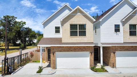 Photo of 305 Queen Sude Lane, Houston, TX 77091 (MLS # 52918515)