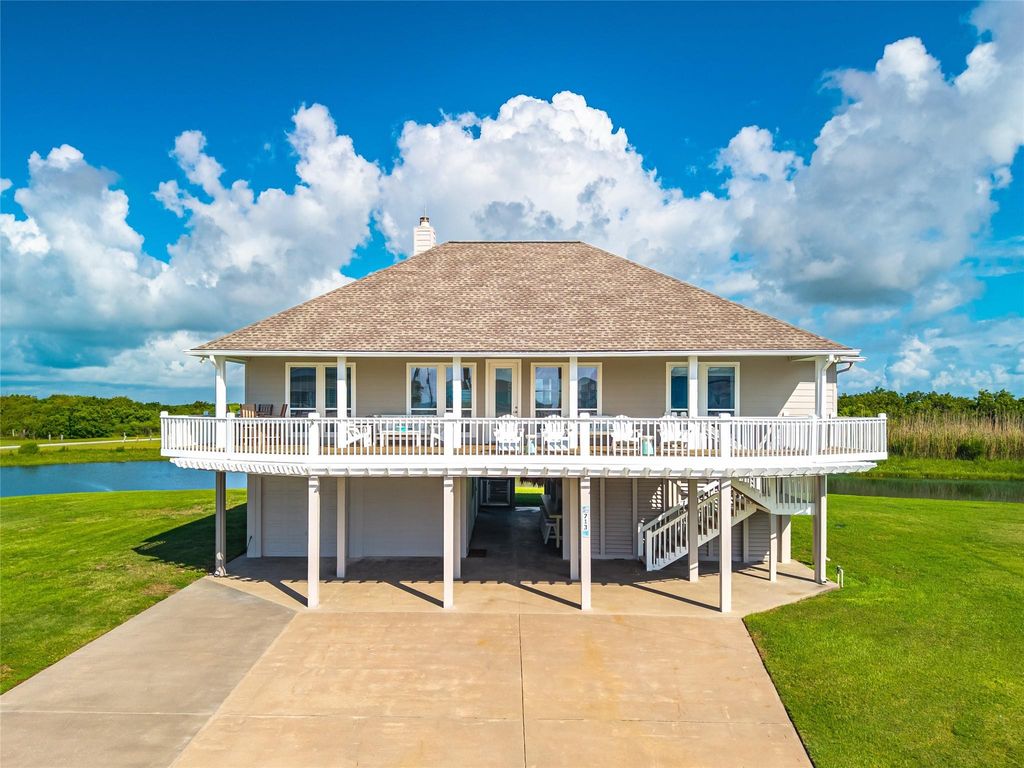 Photo of 713 Sara Way, Crystal Beach, TX 77650 (MLS # 84866282)