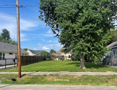 Photo of 2114 Chestnut Street, Houston, TX 77009 (MLS # 45037162)