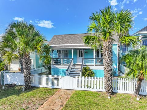 Photo of 1220 Avenue M 1/2, Galveston, TX 77550 (MLS # 30897214)