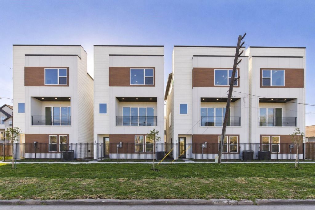 Photo of 2415 Harrington St Street, Houston, TX 77026 (MLS # 74740557)