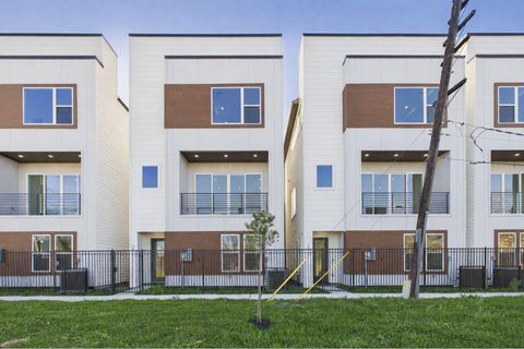 Photo of 2415 Harrington St Street, Houston, TX 77026 (MLS # 74740557)