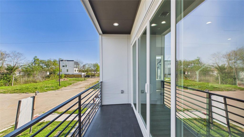 Photo of 2415 Harrington St Street, Houston, TX 77026 (MLS # 74740557)