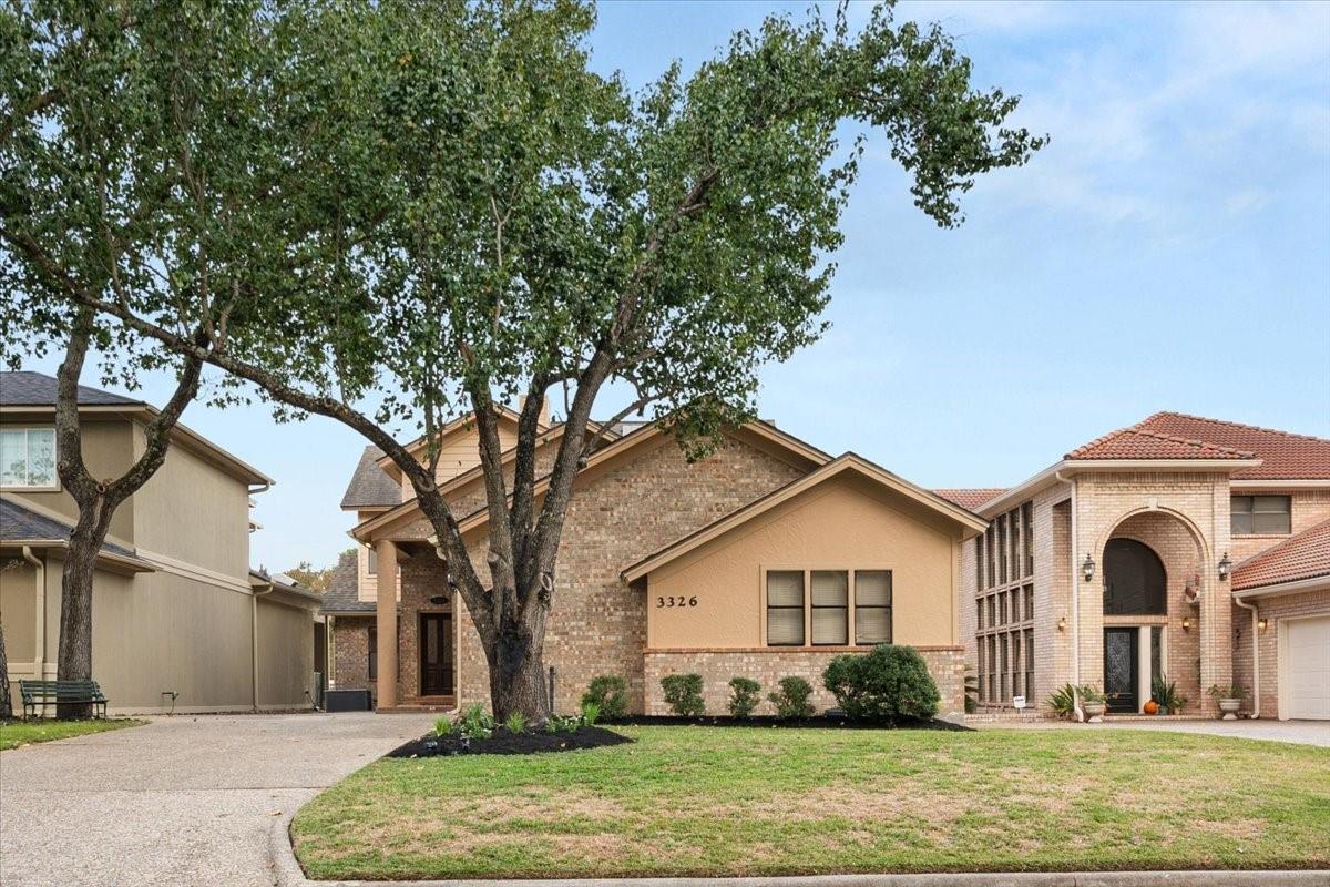3326 Desert Inn Drive