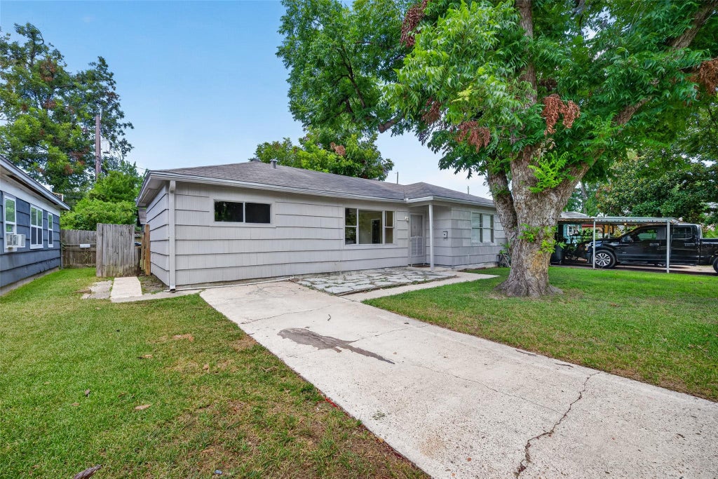 Photo of 6610 Barney Road, Houston, TX 77092 (MLS # 47575724)