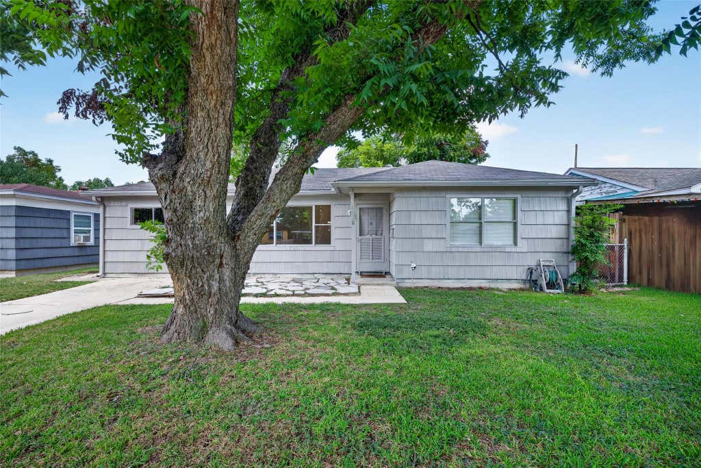 Photo of 6610 Barney Road, Houston, TX 77092 (MLS # 47575724)